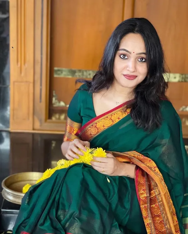 Green_And_Golden_Chiffon_Printed_Chiffon_Saree_For_Women