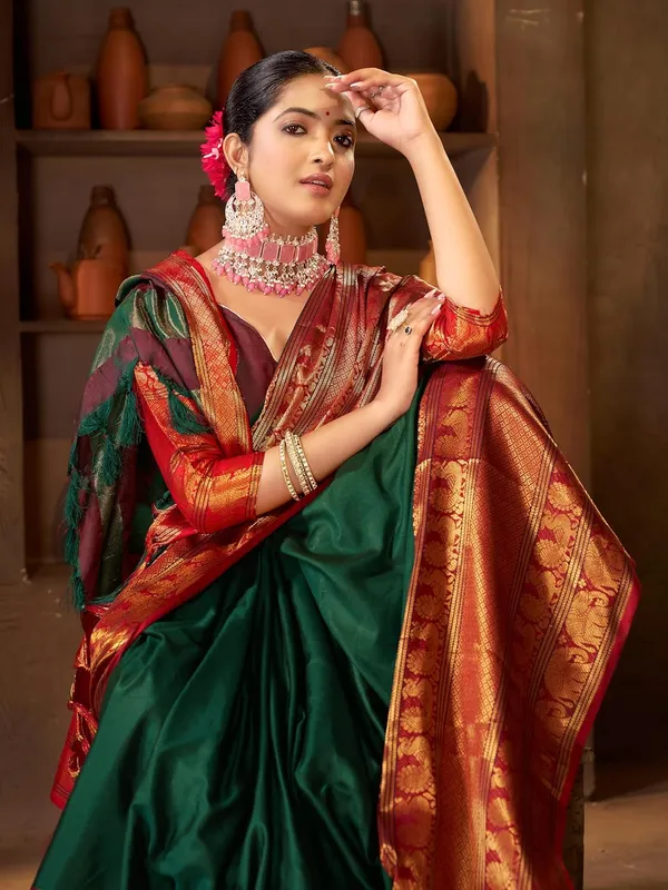 Bottle_Green_Cotton_Silk_Kasavu_Cotton_Silk_Saree_For_Women