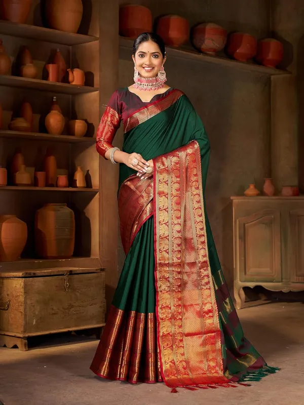 Bottle_Green_Cotton_Silk_Kasavu_Cotton_Silk_Saree_For_Women