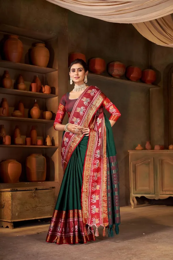 Bottle_Green_Cotton_Blend_Pochampally_Cotton_Saree_For_Women