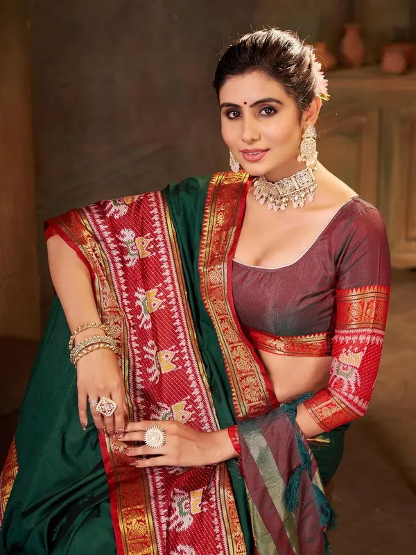 Bottle_Green_Cotton_Blend_Pochampally_Cotton_Saree_For_Women