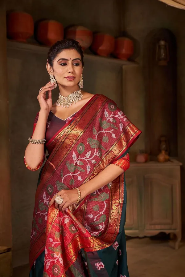 Bottle_Green_Cotton_Silk_Narayanpet_Silk_Saree_For_Women