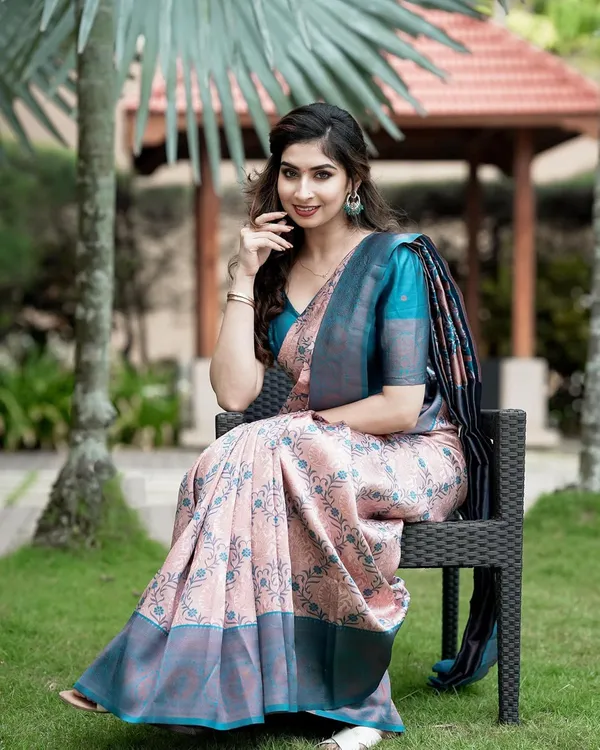 Light_Pink_Silk_Blend_Kanjivaram_Silk_Saree_For_Women