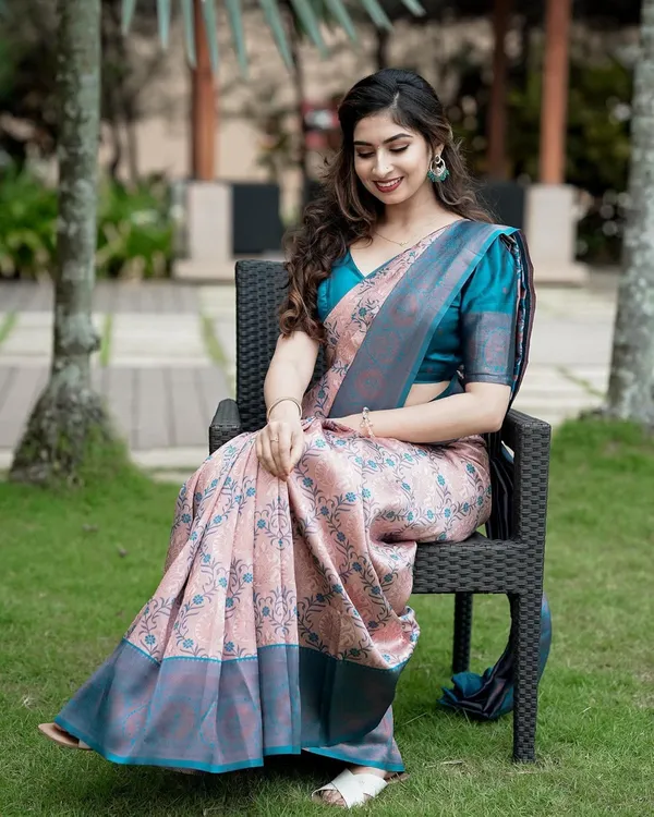 Light_Pink_Silk_Blend_Kanjivaram_Silk_Saree_For_Women