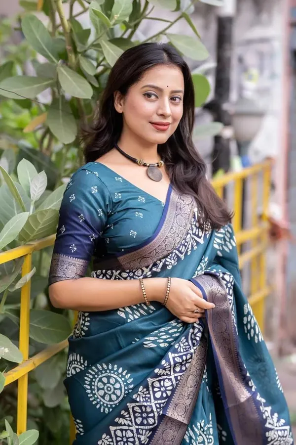 Teal_Silk_Bandhani_Dola_Silk_Saree_For_Women