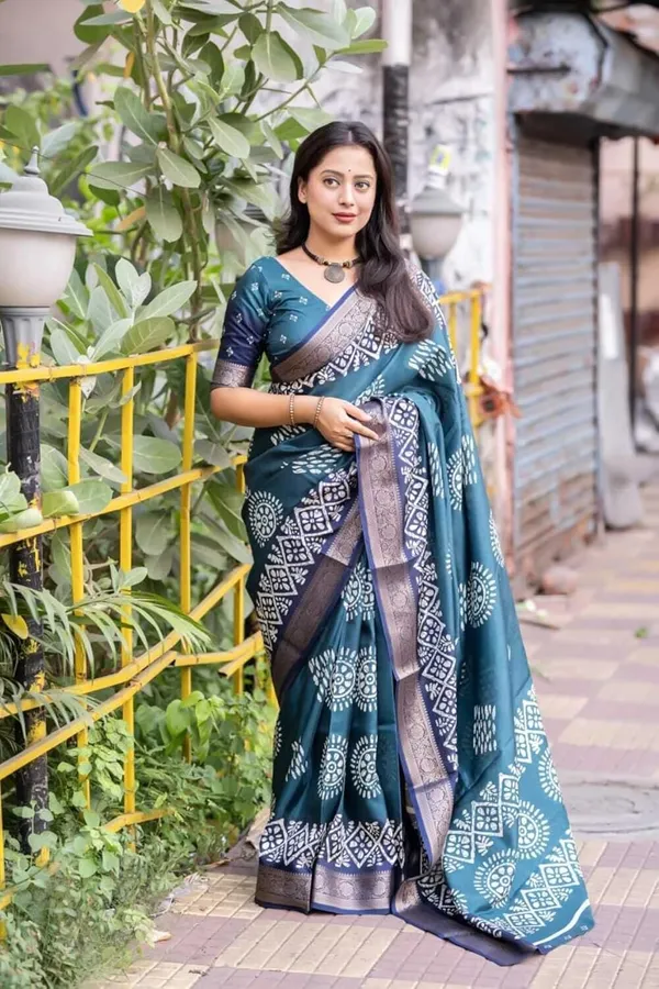 Teal_Silk_Bandhani_Dola_Silk_Saree_For_Women