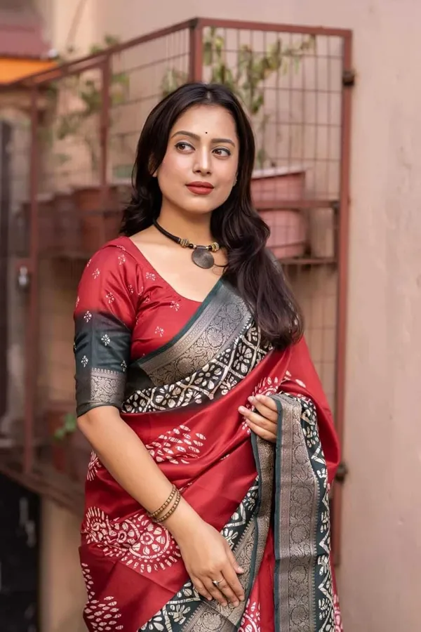 Maroon_Silk_Bandhani_Dola_Silk_Saree_For_Women