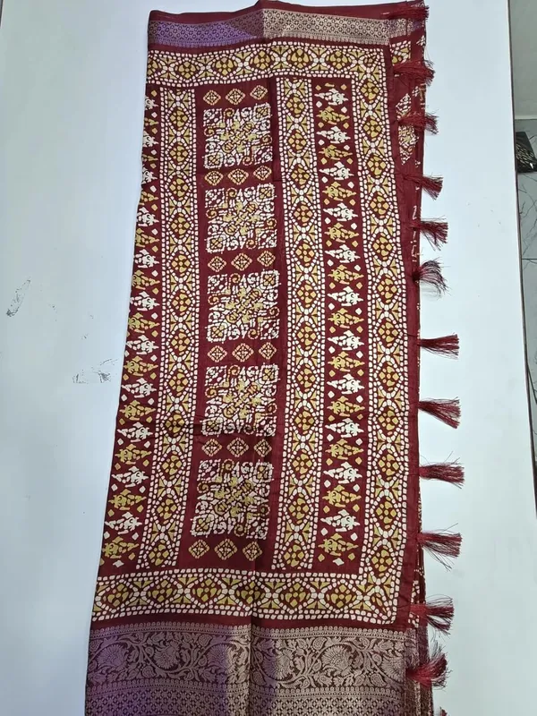 Maroon_Silk_Bandhani_Dola_Silk_Saree_For_Women