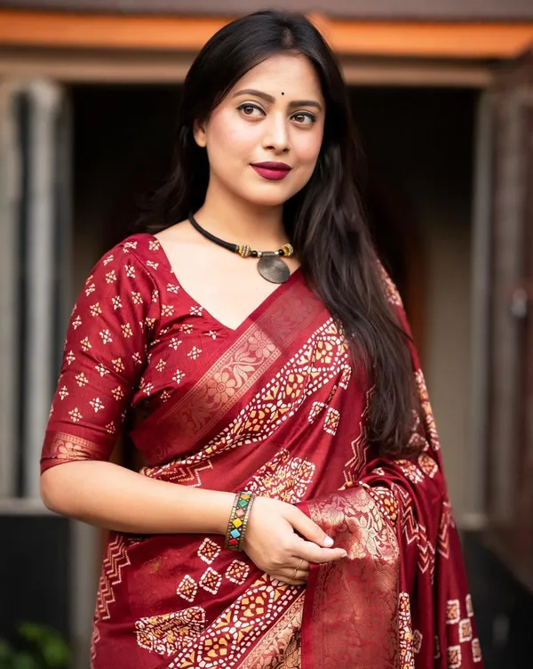 Maroon_Silk_Bandhani_Dola_Silk_Saree_For_Women