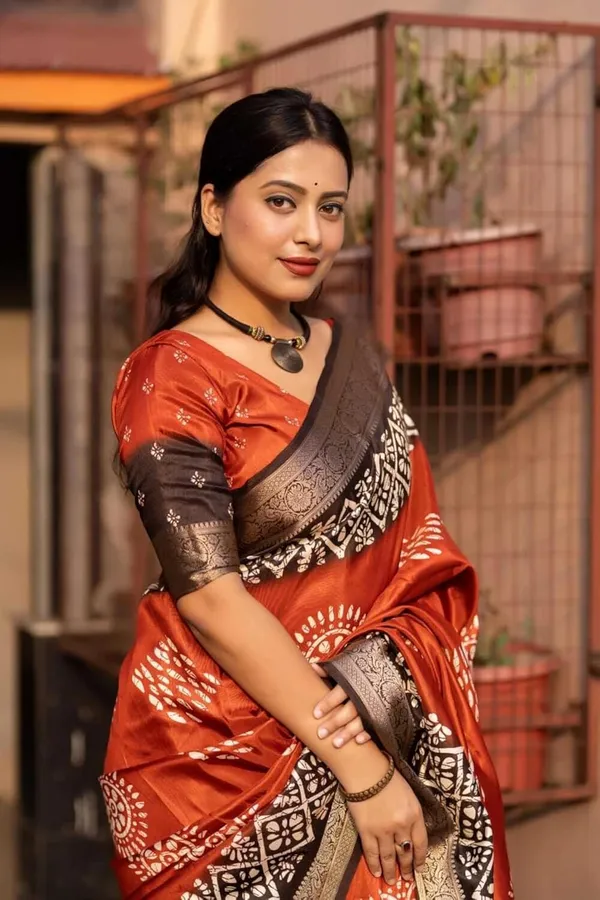Orange_Silk_Bandhani_Dola_Silk_Saree_For_Women
