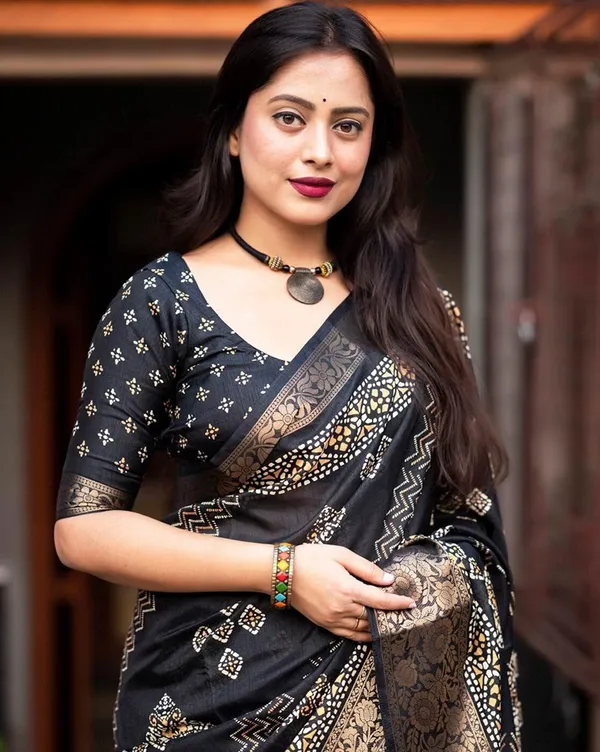 Black_Silk_Zari_Chiffon_Saree_For_Women