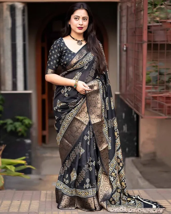 Black_Silk_Zari_Chiffon_Saree_For_Women