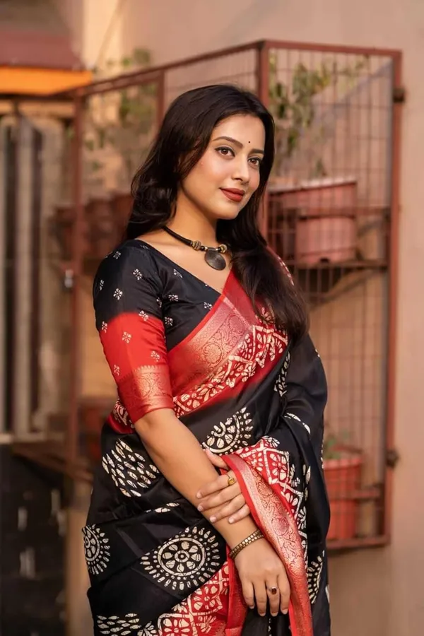Black_Polyester_Bandhani_Dola_Silk_Saree_For_Women