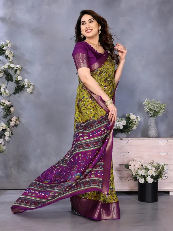 Mehendi_Green_Cotton_Blend_Printed_Dola_Silk_Saree_For_Women