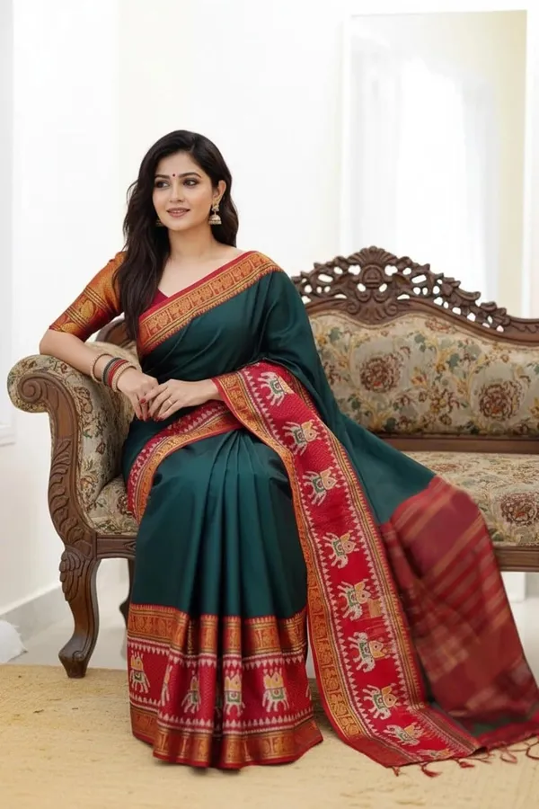 Bottle_Green_Cotton_Blend_Kanjivaram_Silk_Saree_For_Women