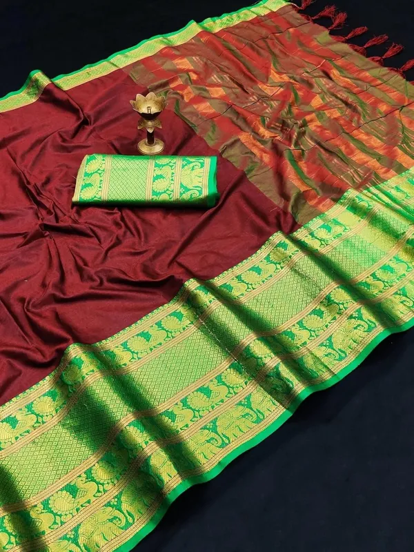 Maroon_Green_Cotton_Blend_Kanjivaram_Cotton_Silk_Saree_For_Women