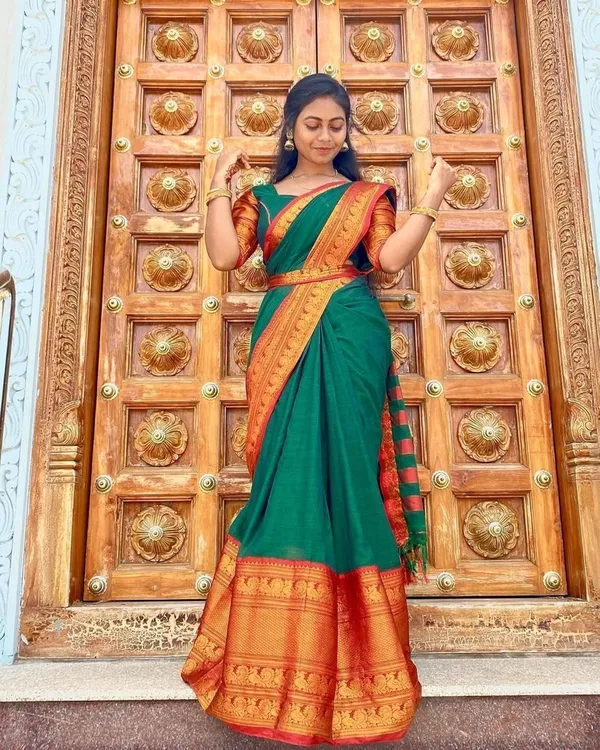 Dark_Green_Cotton_Blend_Narayanpet_Cotton_Silk_Saree_For_Women