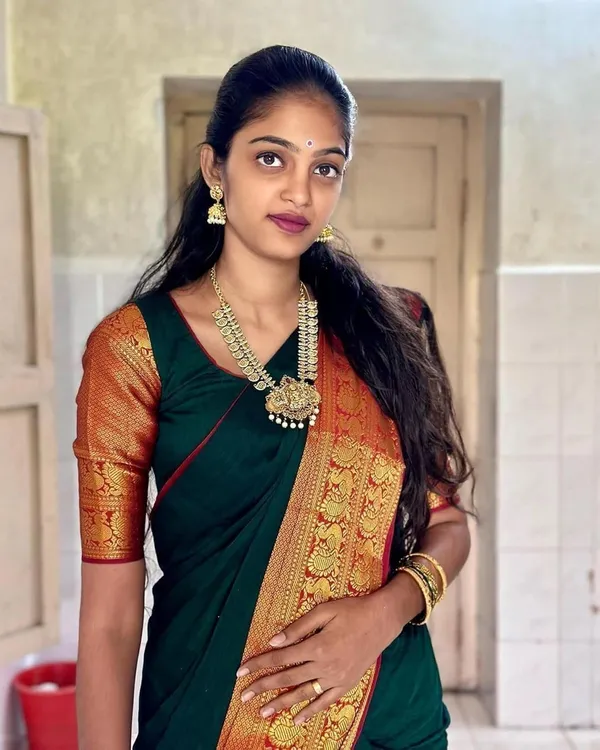 Dark_Green_Cotton_Blend_Narayanpet_Cotton_Silk_Saree_For_Women