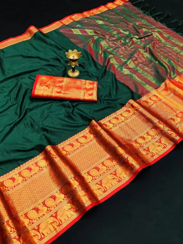 Dark_Green_Cotton_Blend_Kanjivaram_Silk_Saree_For_Women