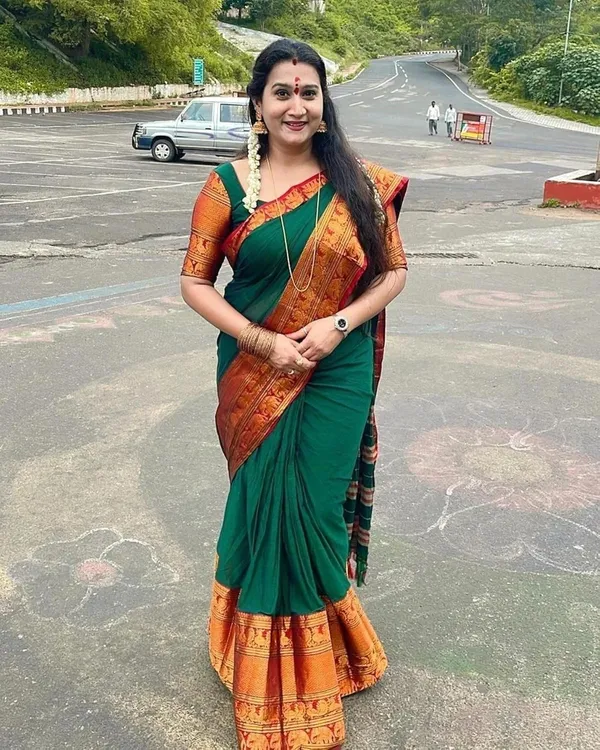 Dark_Green_Cotton_Blend_Kanjivaram_Silk_Saree_For_Women
