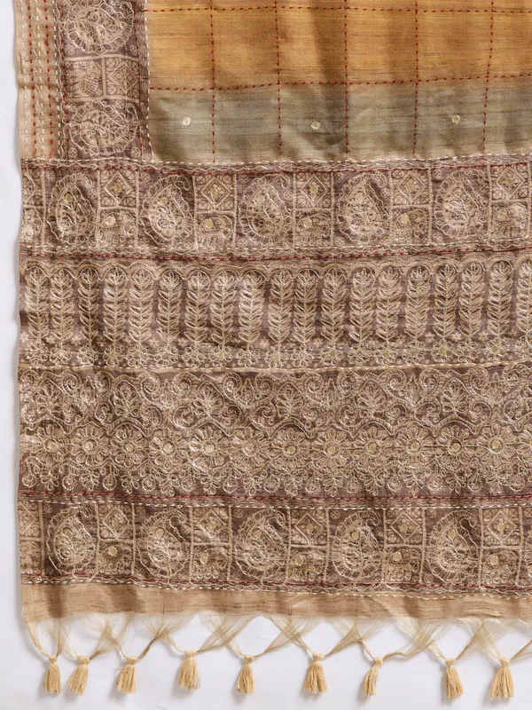 Golden_Yellow_Zari_Border_And_Aari_Embroidered_Pallu_Silk_Saree_For_Women