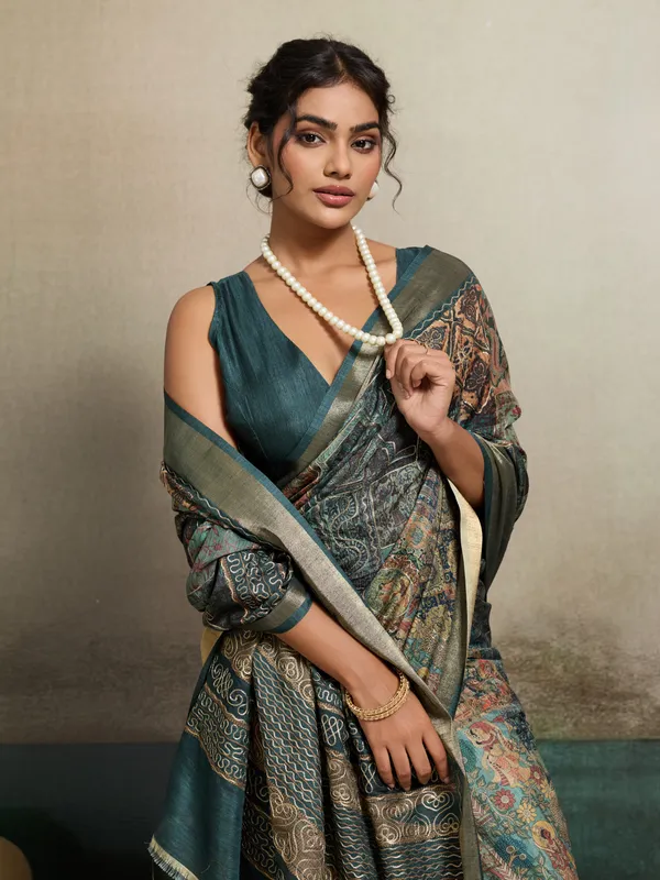 Rama_Green_Intricate_Design_And_Zari_Border_Silk_Saree_For_Women