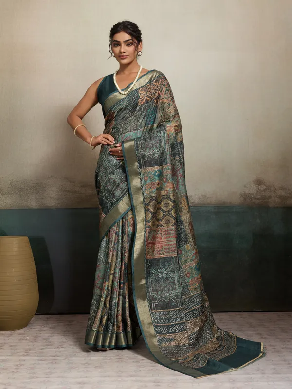 Rama_Green_Intricate_Design_And_Zari_Border_Silk_Saree_For_Women