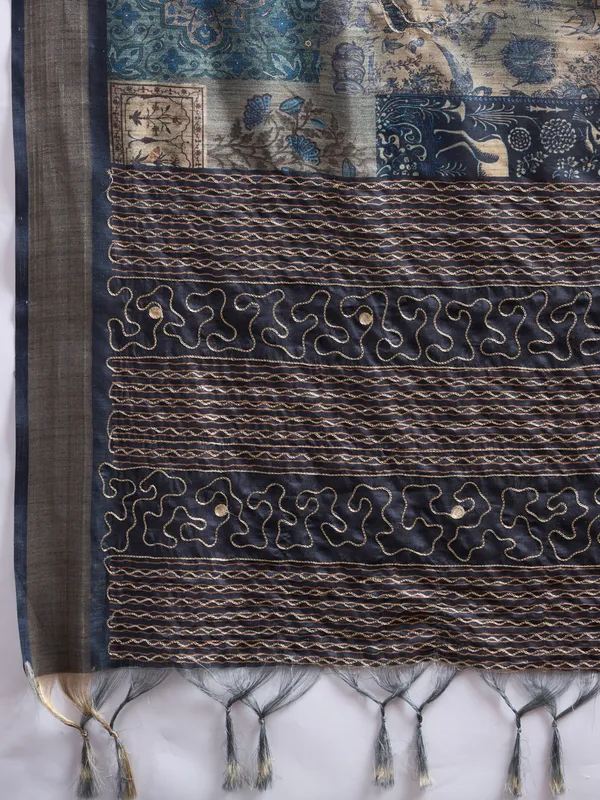 Charcoal_Grey_Intricate_Embrodiery_Woven_Zari_Border_Silk_Saree_For_Women