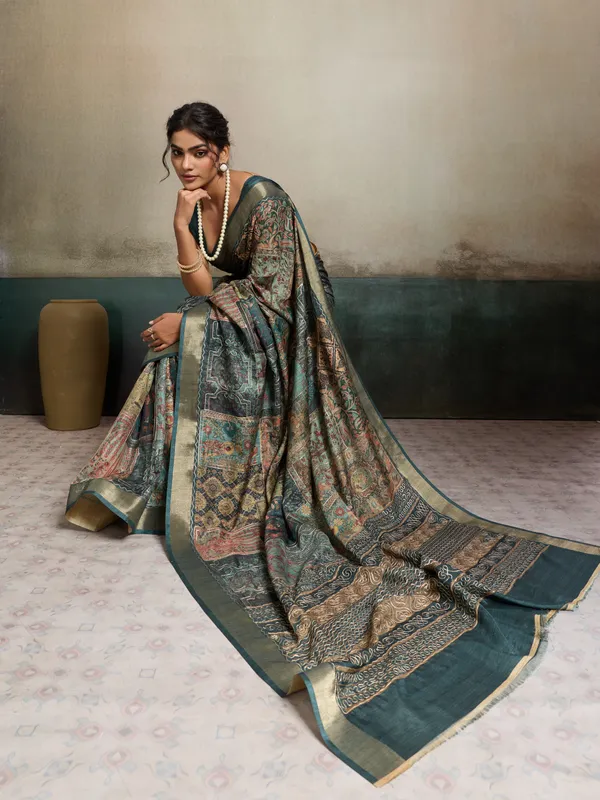 Rama_Green_Intricate_Design_And_Zari_Border_Silk_Saree_For_Women