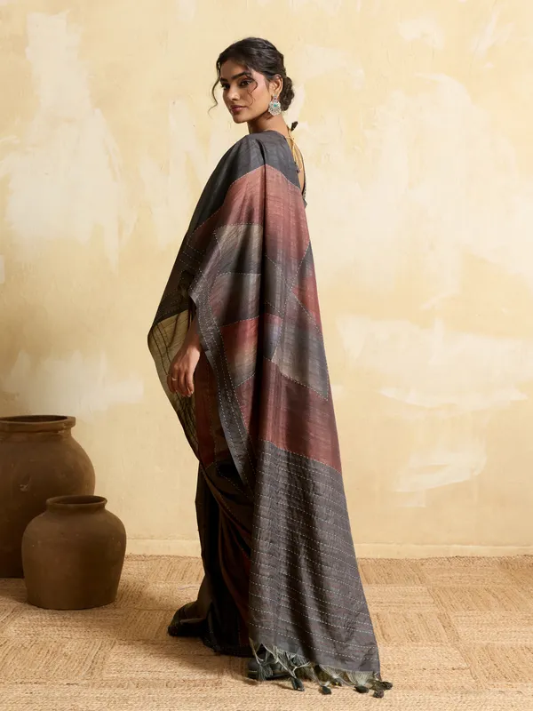Brown_And_Grey_Abstract_Kantha_Silk_Saree_For_Women