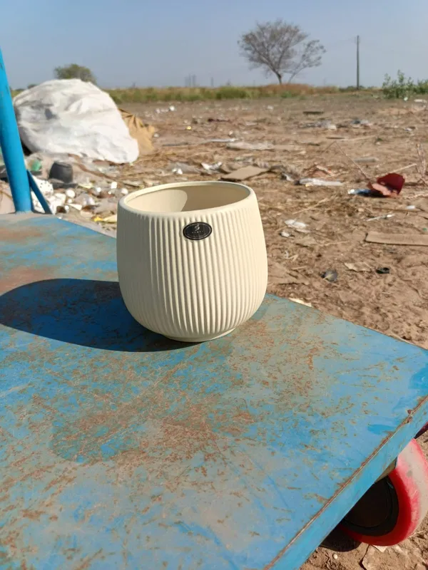 Cream_Ceramic_Premium_Planter_For_Modern_Elegant_Home_And_Office_Decor