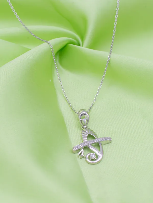 Artistic_Flute_Feather_Silver_Chain:_Nature-Inspired_Elegance