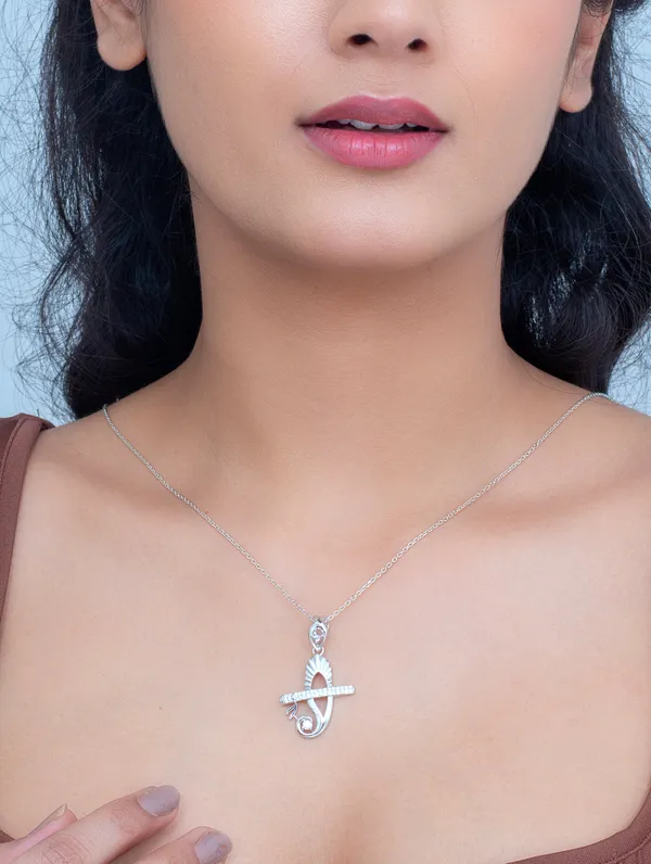 Artistic_Flute_Feather_Silver_Chain:_Nature-Inspired_Elegance