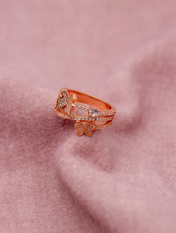 Butterfly_ring_featuring_sparkling_white_Swarovski