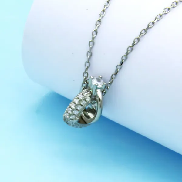 Captivating_Heart_Pendant_in_925_Silver_by_SVADEZI
