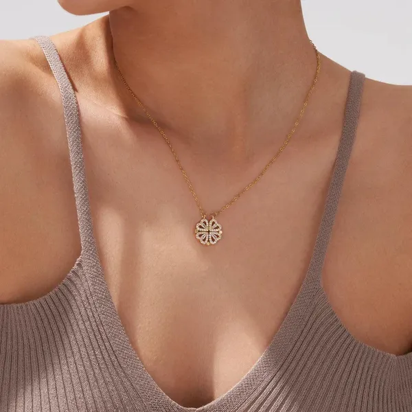 Clovers_Magnetic_Necklace_in_925_Silver_by_SVADEZI