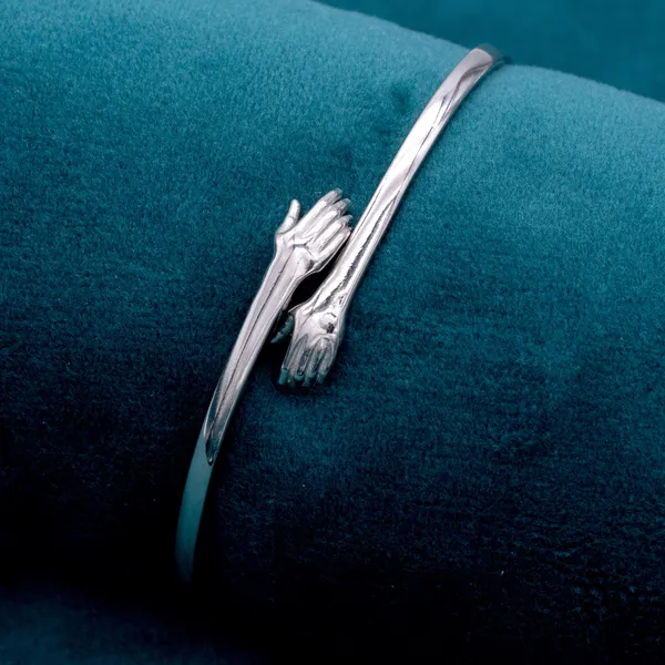 Hug_Bracelet_in_925_Silver_by_SVADEZI