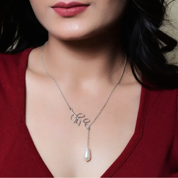 Leaf_Pendant_with_Fresh_Water_Pearl_in_925_Silver_by_SVADEZI