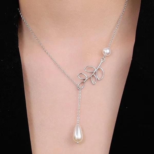 Leaf_Pendant_with_Fresh_Water_Pearl_in_925_Silver_by_SVADEZI