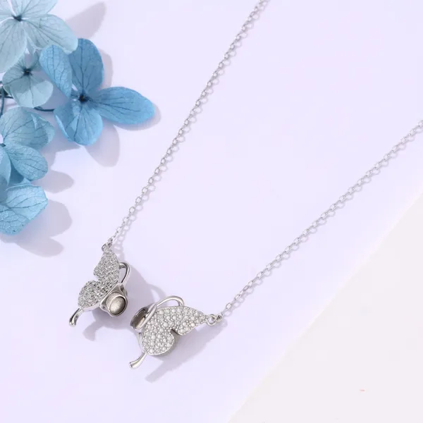 Magnetic_ButterFly_Pendant_in_925_Silver_by_SVADEZI