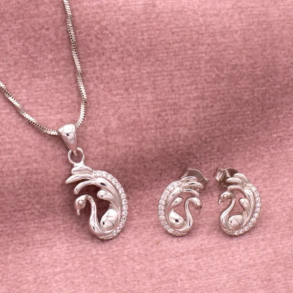 Majestic_Swan_pendant_Set_in_925_Silver_by_SVADEZI