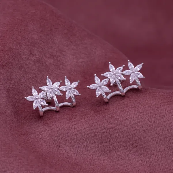 Queens_timeless_undeniable_charm_Earrings_in_925_Silver_by_SVADEZI