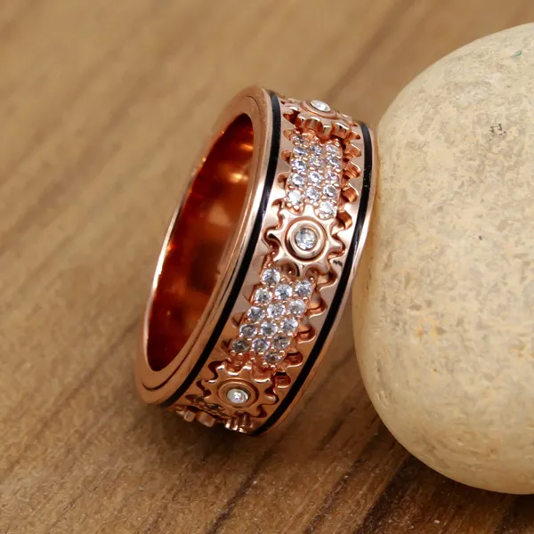 Ring_that_defies_convention_in_925_Silver_by_SVADEZI
