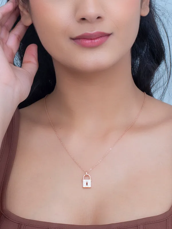 Roseate_Remembrance_Chain