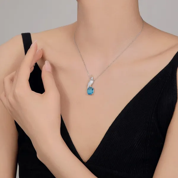 Stunning_Aquamarine_Bird_Pendant_in_925_Silver_by_SVADEZI
