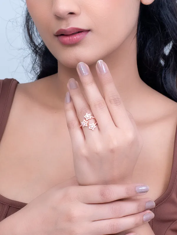 Stunning_Star_Ring_in_Rose_Gold_|_Timeless_Design