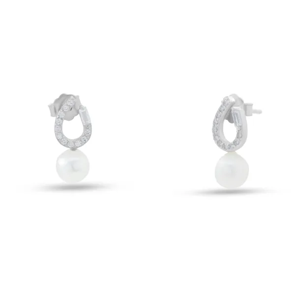 U-shape_earring_with_Fresh_Water_pearl_in_925_Silver_by_SVADEZI