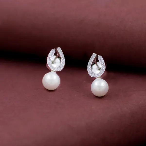 U-shape_earring_with_Fresh_Water_pearl_in_925_Silver_by_SVADEZI