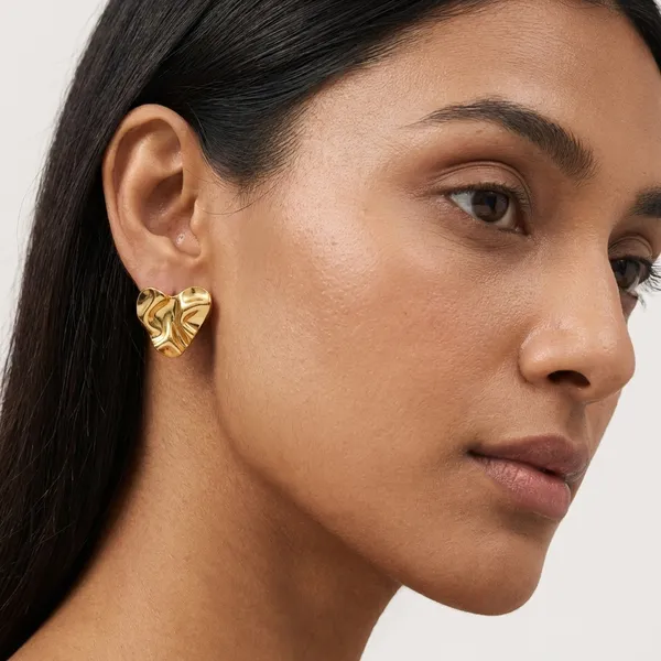 Gold_plated_Anti_Tarnish_Wavy_Heart_Stud_Earrings_For_Women
