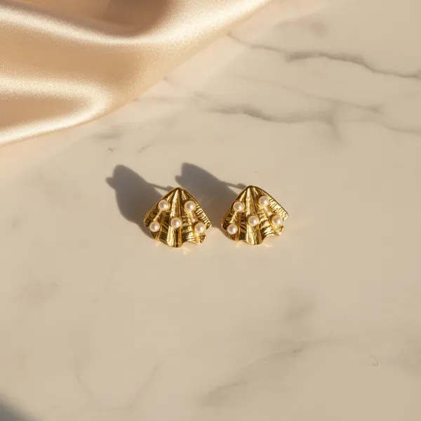 Gold_Plated_Seashell_Pearl_Stud_Earrings_For_Women